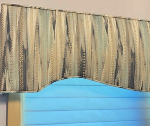 After a full redesign of their home office, this family in Centerport worked with Lori Madison to design this custom cornice to complement their motorized Silhouette shades! 💙 What do you think of the finaI result? 🤩 | Homestead Window Treatments of Huntington Station