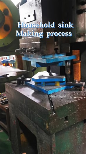Cecilia on Instagram: "How to make round corner sink#stainless steel sink. Owls making#sink machines#Handmade sink production line#kitchen sink"
