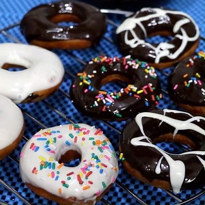 6K views · 167 reactions | Donuts bina egg, Oven ke banayein Ghar par ....Easy Recipe | Cooking With Reshu | Facebook