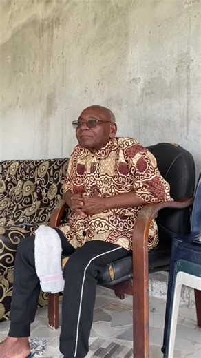 🇬🇦#Gabon 🦋 🌬️🌀🌊Le Respect de l'emploi du temps ✨ ***🏴🖤🙏😓💔*** C'est une part de nous-mêmes qui s'en est allée. La mort n'abolit pas la vie : elle la questionne, elle l'éprouve, et révèle ce que nous avons réellement été. Papa fut un complice bon pour moi , un confident avec plusieurs secrets d'États. Celui qui sait ne parle pas. 😊 Le #Silence Conjuguer Papa au passé est une blessure douloureuse, une amertume que les mots peinent à contenir. Mais en Dieu, nous gardons la foi: il est pa