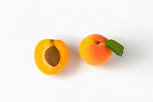 What Are the Benefits of Eating Apricot Pits?