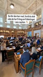 Dit nytårsforsæt: Jeg skal vide mere om, hvordan Folketinget fungerer. 🏛️🤔 Der er mange forestillinger om, hvad Folketinget er. Her er fem helt grundlæggende fakta om Folketinget og dets arbejde: 1️⃣ Folketinget vedtager Danmarks love 2️⃣ Folketinget kontrollerer regeringen gennem fx samråd og spørgsmål 3️⃣ Forslag behandles i flere trin – fra fremsættelse til afstemning 4️⃣ Udvalgene spiller en central rolle i det politiske arbejde 5️⃣ Offentligheden kan følge debatter, afstemninger og dokume