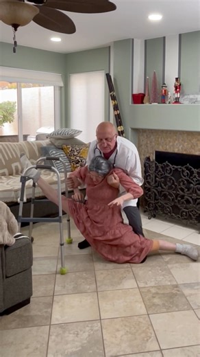 2M views · 2.5K reactions | When your doctor multitasks but your hip doesn’t. | Olga P | Facebook