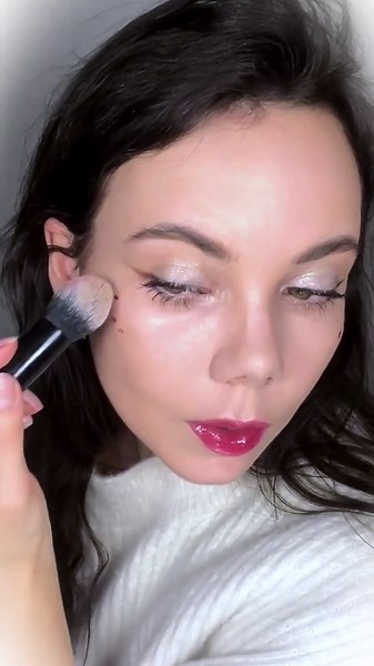 Simple and trendy cold weather makeup tutorial using theBalm tinted moisturizer