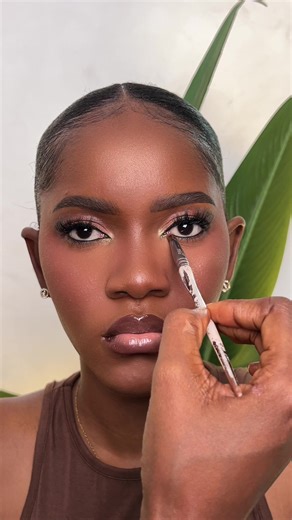 Glow like you mean it. The D’Glow Highlighter Palette gives you that soft radiance or full-on shine—however you’re feeling. From subtle everyday glow to blinding highlight, every shade melts beautifully into the skin and catches the light in all the right places. One palette. Multiple moods. Price: N16,000 #nubanbeauty #dglowpalette #dglowhighlighterpalette #highlighterpalette #nubanbeautyhighlighterpalette