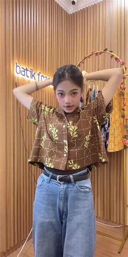 Batik yang di desain menggunakan software jBatik dengan pembuatan tradisional oleh pengrajin