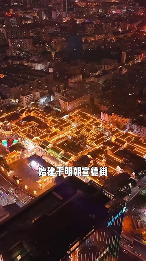 🌟 昆明必打卡的11个绝美景点！没来过这些地方，别说你来过昆明！ 🌟 昆明，这座四季如春的城市，有太多值得探索的地方！✨ 无论你是自然风光爱好者🏞️，还是历史文化迷🕍，这里都能满足你！下面这份 昆明打卡清单，一定要收好～👇 🏞️ 1. 滇池 昆明的浪漫，大半都藏在滇池！🌊 花2块钱买包鸟食，成群的海鸥就会飞到你身边，与它们亲密互动🕊️，拍照氛围感直接拉满！✨ 滇池的湖光山色，真是浪漫到骨子里～ 🏔️ 2. 石林风景区 上亿年前的汪洋泽国，幻化成今日的喀斯特奇观！⛰️ 千奇百怪的石林像是一幅天然的雕塑画，美轮美奂。来这儿，仿佛踏入了另一个世界！✨ 🎭 3. 小人国主题乐园 这里住着100多名身高不足1.3米的袖珍朋友，他们的微笑充满温暖☺️。在这里，没有另类的眼光，只有人与自然和谐共处的感动💚。森林覆盖率高达98%，空气超级清新，仿佛置身童话森林～ 🌲 4. 西山风景名胜区 爬西山，俯瞰滇池的壮美景色🏞️，感受森林的宁静与清新。这里是昆明本地人超爱的观景圣地，累了还能在山间品茶🍵，别提有多惬意了！ 🎡 5. 七彩云南欢乐世界 融合古典、民族和地域文化的大型乐
