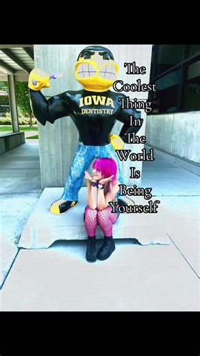 Don’t let anybody stop you from being yourself! Express yourself! Look how you want! Don’t let others bring you down and always stay positive!! #staypositve🙌 #beyourself #swag #imsocool #goodvibes