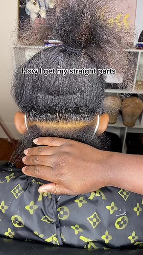 #4u #viral #tiktok #4upage #viralpost #trendingsong #trendingstyle #fyp #fu #explorepage✨ #viraltiktokr #hairtips #hairlife #4you #hairstylist #viralreels #melted #wiginstall #babyhairtutorial #straightlines #straightpartsmatters #straightparts