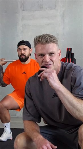 LES MILLS on Instagram: "BODYPUMP HEAVY is here so we’re back with Technique Tuesday 🛠️💪 @physio_coach_rob_lee is breaking down the Back Squat 🫡 ✅ Feet just outside hip-width, toes slightly turned out ✅ Belly in, abs switched on ✅ Knees track in line with your toes ✅ Hips stop just above knee level (that 90° sweet spot) Save this for your next class 👀 #BODYPUMPHEAVY"