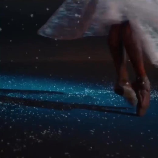 Today the world of Dance bids Farewell to the amazing Principal Dancer Misty Copeland, the first Black Principal Dancer with The American Ballet Theatre, who is retiring after a 25 years career with the company! We congratulate Misty Copeland on your beautiful trajectory, thank your tireless work to make classical ballet a more inclusive art, opening up more opportunities for future generations of dancers and we wish all the best on your next projects! 👏🏻⭐️🩰 Misty Copeland in The Nutcracker a