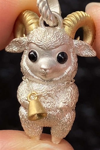 A tiny silver lamb with gentle eyes, carrying a soft bell that moves with every step Crafted in 925 sterling silver, this adorable lamb pendant features warm brass horns and a small brass bell that softly swings. Sweet, calm, and full of quiet charm — a piece that feels like a lucky companion. #SterlingSilver #SilverLamb #CuteJewelry #AnimalPendant #HandcraftedJewelry #MixedMetal #JewelrySharing #GiftIdea #LuckyCharm #SmallDetails