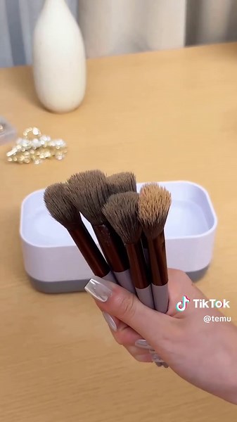 Essential Makeup Tools for Clearer Skin and Blending