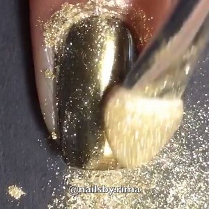 Gold mirror powder By: @nailsby.rima | MetDaan Nails