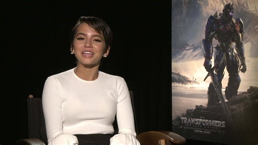 Isabela Moner berperan sebagai Izabella dalam Transformers: The Last Knight. Dengar apa katanya untuk penonton #Transformers di Indonesia. Nantikan filmnya bulan Juni di bioskop. | Transformers Indonesia