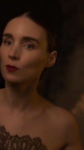 Entre ombre et lumière, le nouveau frisson de L’Interdit Parfum semble hors d’atteinte. L’écho d’un mystère que l’on effleure sans jamais le saisir.​ #GivenchyBeauty #Linterdit | Givenchy Beauty