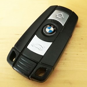 BMW E90系スマートキーの電池交換は簡単なので自分でしましょう！