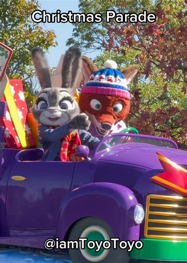 Perfect Christmas Parade with Zootopia, Mickey & Friends at Disneyland Tokyo #disneyland #tokyo