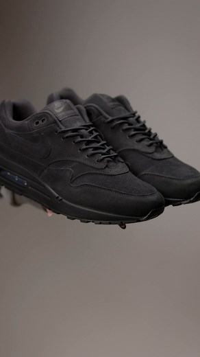 𝗣𝗢𝗣𝗨𝗟𝗔𝗜𝗥 💥💥 De Nike Air Max 1 Premium 'Black Cat' is nu verkrijgbaar! Shop hier ▶︎▶︎ https://snkrjg.rs/er0YJL Sneakerjagers.com – Jouw go-to platform voor alles wat met sneakers te maken heeft! | Sneakerjagers