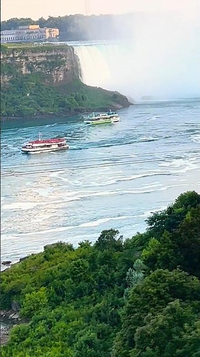 Hornblower vs. Maid of the Mist | Niagara