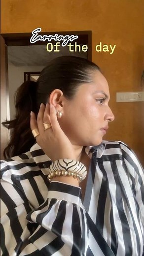 Earrings of the Day | These Mixed Metal Hoops Can Instantly Change Your Look #earringsoftheday #yt