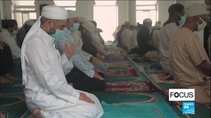 105K views · 2.7K reactions |  Emmanuel Macron s'est félicité de l'adoption de la charte des principes de l'islam par les responsables du culte musulman en France. Le texte stipule notamment que les principes de la foi musulmane sont compatibles avec la République et prône aussi une meilleure formation des imams. Une formation qui se fait déjà, simplement et sans influence étrangère, sur un territoire français : l'île de la Réunion ⤵️ | FRANCE 24 | Facebook