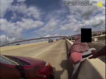 Fort Bend County deputy pulls woman back from ledge of overpass