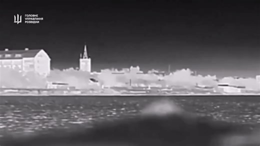 乌克兰国防部GUR“第13分队”在暂时被占的克里米亚乌兹卡湾执行了成功行动，俄入侵者的一艘高速艇被一架Magura V5神风快艇摧毁