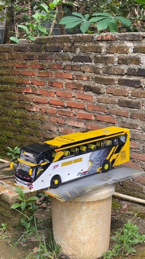 Rahma Nursyifa Jetbus 3, tutorial is now up 🙌 #cardboardbusminiature #rahmanursyifa