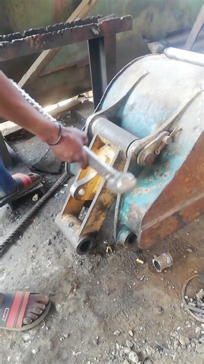 EASY WAY TO CHECK CRACKS ON CAST IRON BEFORE REPAIRING WORN STEEL PIN IN MECHANICAL WORKSHOP