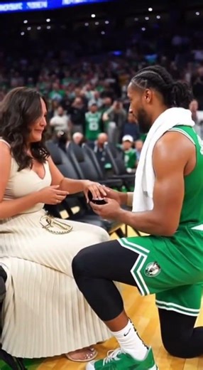 Front-Row Proposal Shocks the Arena 💍 | Basketball Star’s Emotional Courtside Engagement #NBA