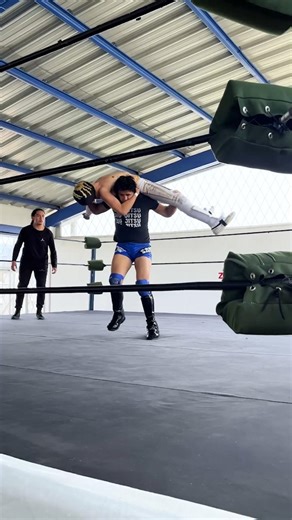 Mientras Sol de Oro hacía su entrada, Santa Fe lo ATACÓ 😱. #shorts #luchalibre