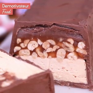 Réalisez un Snickers géant fait maison ! Un format XXL ultra gourmand ! | Demotivateur Food