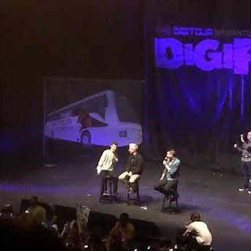 Troye Sivan and Tyler Oakley Troyler Kiss| DigiTour 2014 (ORIGINAL)