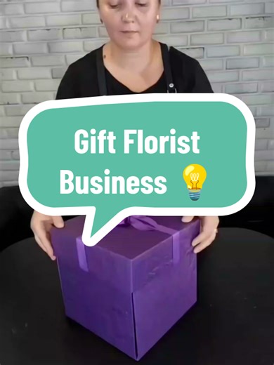 Gift Florist Business 💡 This unique business idea is blowing up fast. A home-based entrepreneur created a brand-new profession called a gift florist—and now earns full-time income by crafting multi-layered surprise boxes. Each box opens like a Matryoshka doll, making it perfect for birthdays, weddings, and special occasions. She builds every order using simple materials like cardboard, glue, ribbons, sweets, drinks, and tiny keepsakes. The creative presentation goes viral online and attracts hu