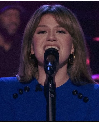 Sua Performance Impressionante de 'Your Love' por Kelly Clarkson