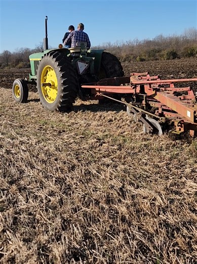 John Deere 4020 plowing at a local plow day.#fyp #tractor #agriculture #farmlife #johndeere