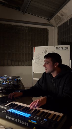 fred again.. feed | BTS of Fred playing the floor - fred remix on twitch in Madrid 🙂‍↔️ | Instagram