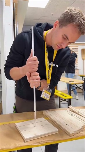 Wie cool ist dieser Tannenbaum? 🌲 Und so baust du ihn nach! Du brauchst Holzleisten (ca