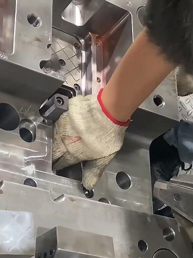 Pre-Assembly Slide Position Check – Injection Mold