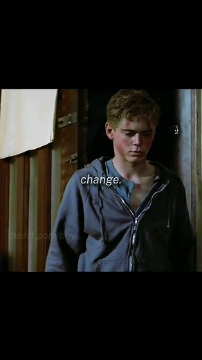 #PONYBOYCURTIS - the last scene makes me cry he just looks so lost #theoutsiders #theoutsiders1983 #theoutsidersfandom #ponyboycurtis #cthomashowell #theoutsidersedit #ponyboycurtisedit