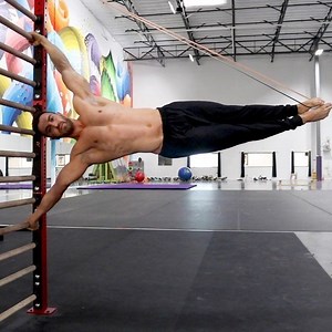 The human flag is a unique skill as it involves opposing actions from each arm. Often, with a good foundation of strength, the human flag can be unlocked simply by learning the motor pattern. Using resistance bands for assistance can help you become familiar with the technique and expedite the motor learning process. Happy training 💪😊 | Simonster