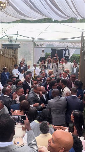 Johnny Video (@johnny_video_production)’s videos with Down on the Floor (Vox) - Ah2