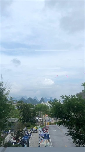 GUET Rainyday Scenes Guilin China #china #sceniclandscapes #guilin #rainydayvibes ♥️🇨🇳🌧️⛰️🌺