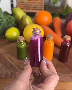 Cold pressed juice is made with a specific juice extraction process. Traditionally, cold pressed juice is defined as unheated, unpasteurized juice made with a hydraulic press. These types of machines grind ingredients into a pulp, which isplaced in a filter bag. Then they apply thousands of pounds of pressure to that bag, which squeezes the liquid out of the pulp. This method harks back to the days of crushing and squeezing ingredients by hand (or foot) to make wine. Hand-operated machines, like