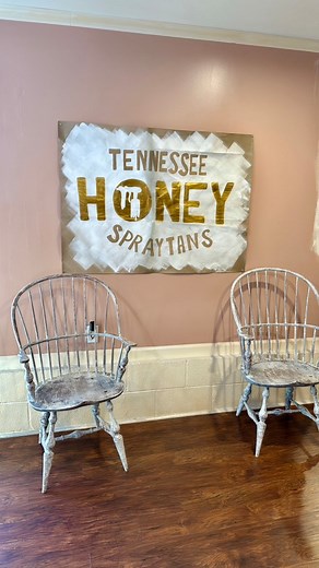 Prepping for the perfect glow! ✨ Let’s celebrate National Spray Tanning day (March 6th) by showing you a little behind-the-scenes look at how I get ready before a spray tanning session. #NationalSprayTanDay #spraytanning #hendersonvilletn #sunlesstanning | Tennessee Honey Spray Tans