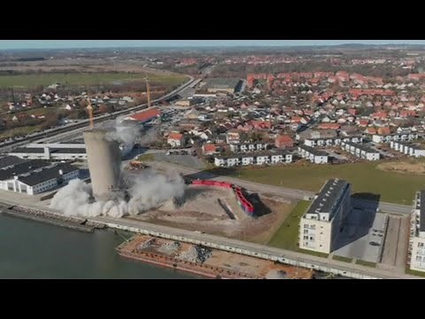 爆破解体されたサイロ、意図しない方向に……