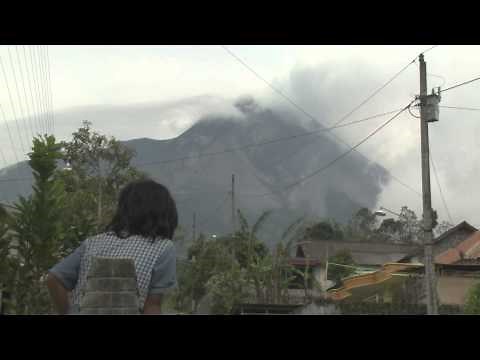 Merapi Volcano Unrest 28th October 2010 Breaking News Raw Footage