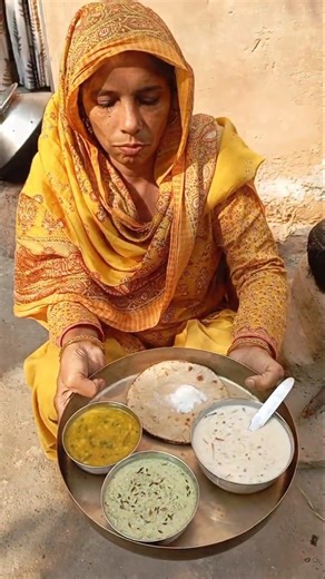 Kheer, roti and bathua raita made on the stove 😍Desi Village Food #minivlog #explore #desi #food ...