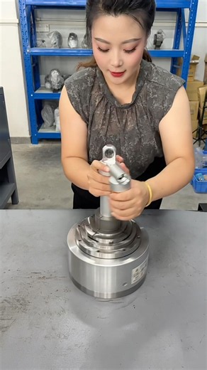 Assembling and welding machine rotary power chuck. Hydraulic chuck for lathe.Laser cutting air chuck